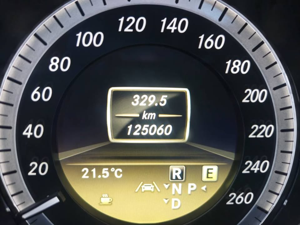 2013 Mercedes-Benz e350 avant-garde luxury low kms 11.jpg
